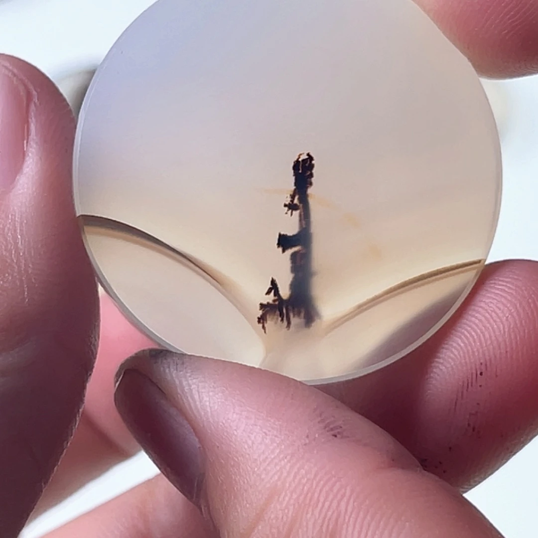 艳***玛瑙/玉髓未镶嵌珠宝半成品