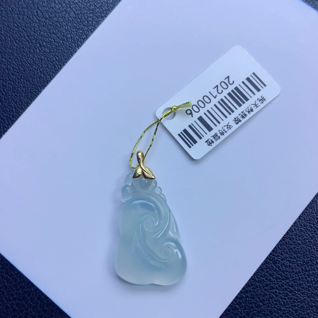 翡翠未镶嵌颈饰如意