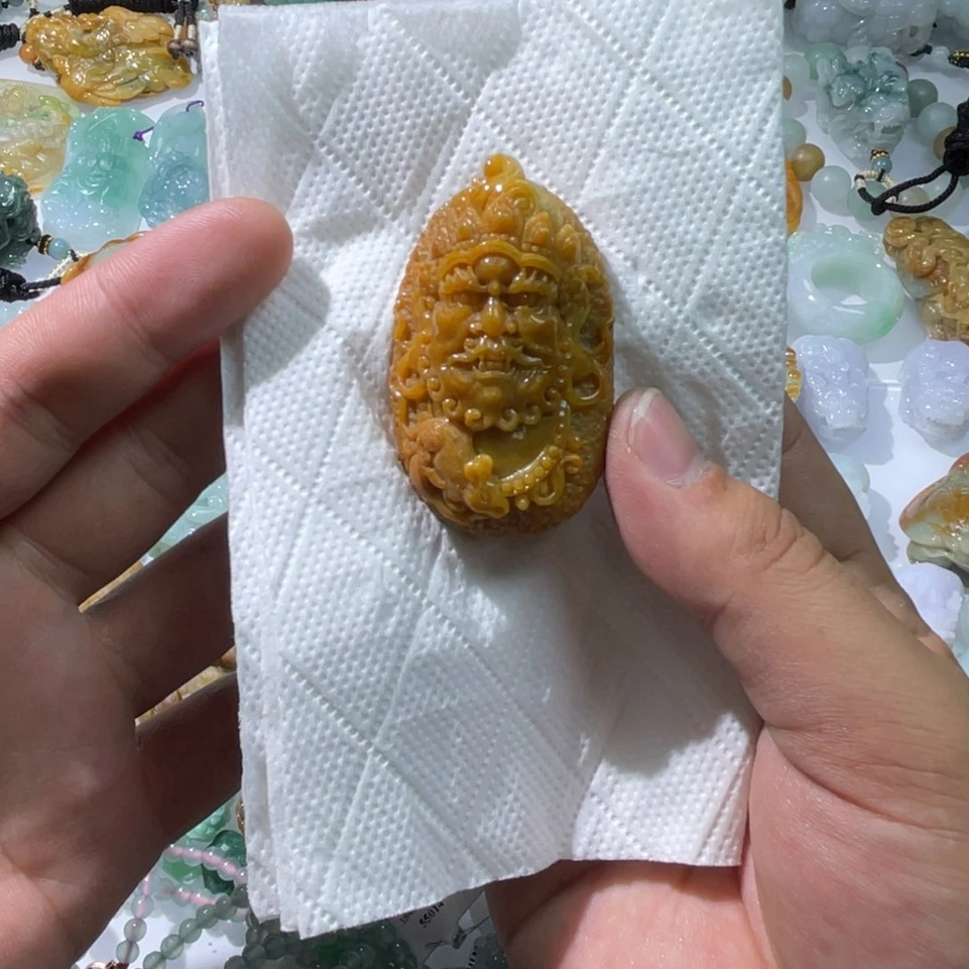 翡翠颈饰未镶嵌伦****馆天然