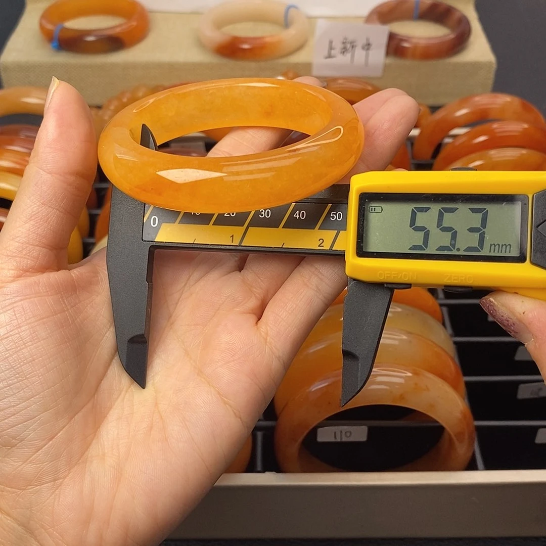 未镶嵌石英质玉（黄龙玉）手镯114号