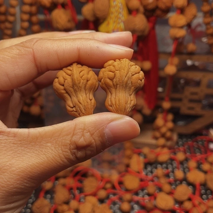 木质类龙纹桃枭挂件