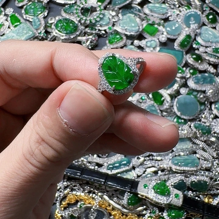 翡翠颈饰未镶嵌天然A货翡翠放漏