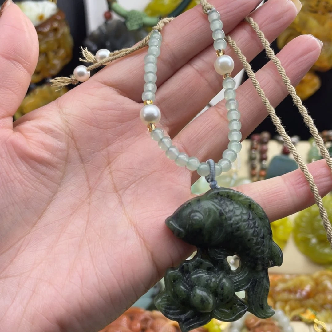 未镶嵌蛇纹石玉颈饰