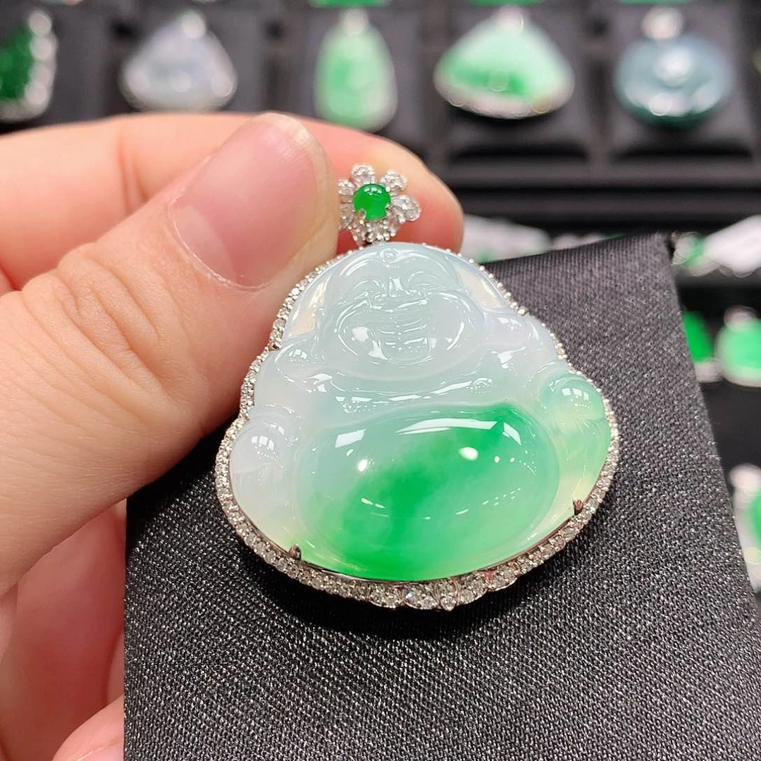 翡翠18K金镶嵌颈饰佛公