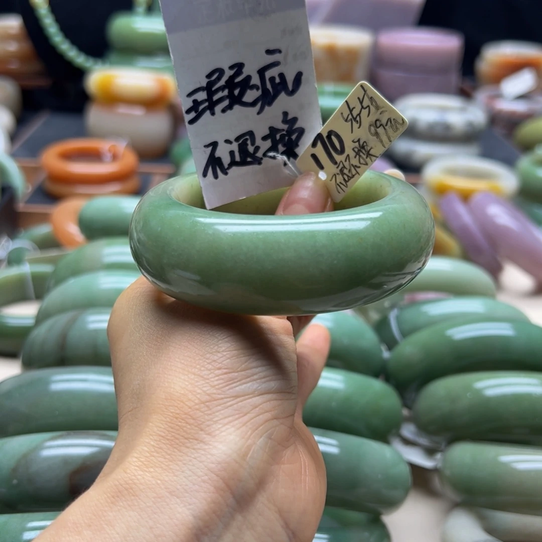 石英岩玉未镶嵌手镯