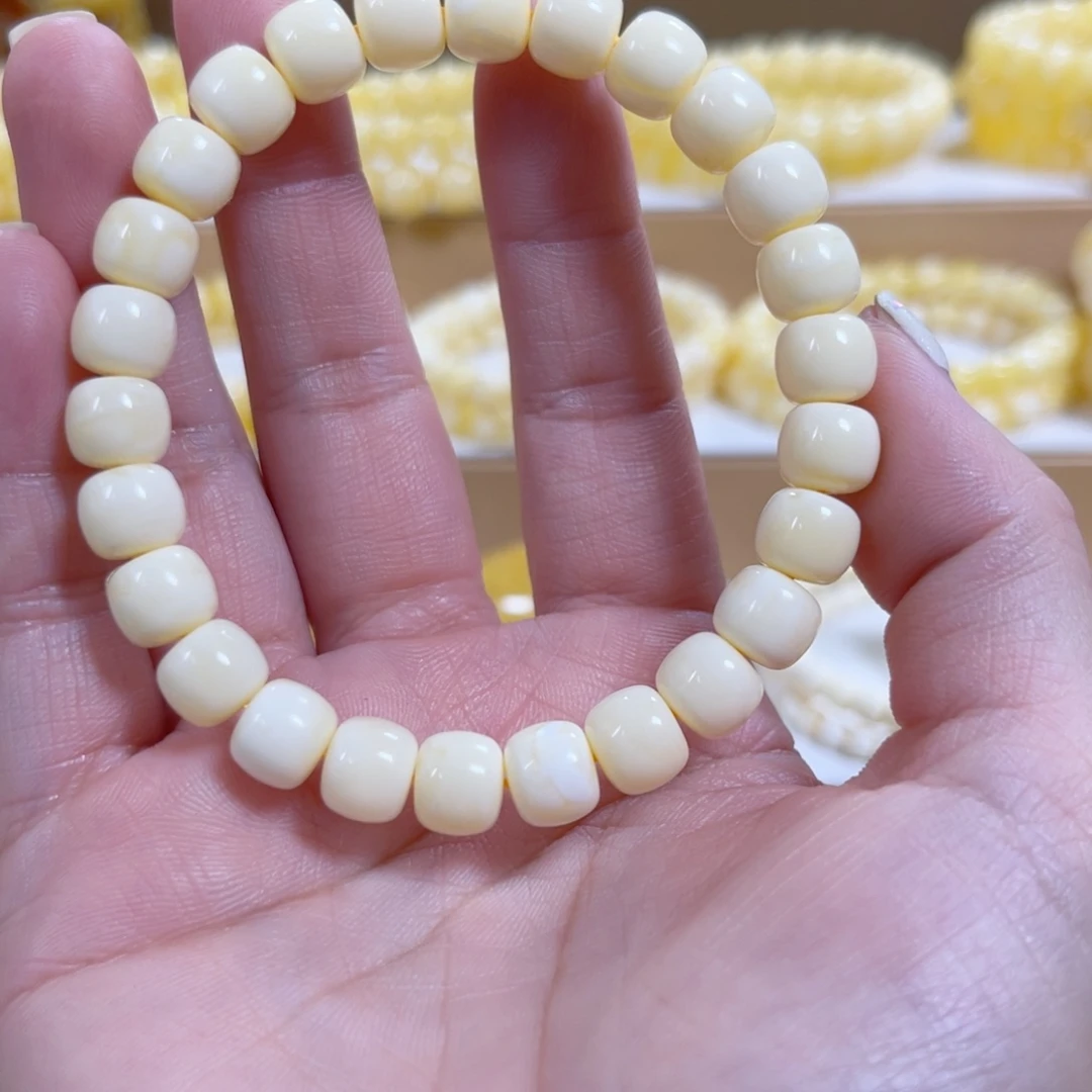 琥珀未镶嵌颈饰天然蜜蜡