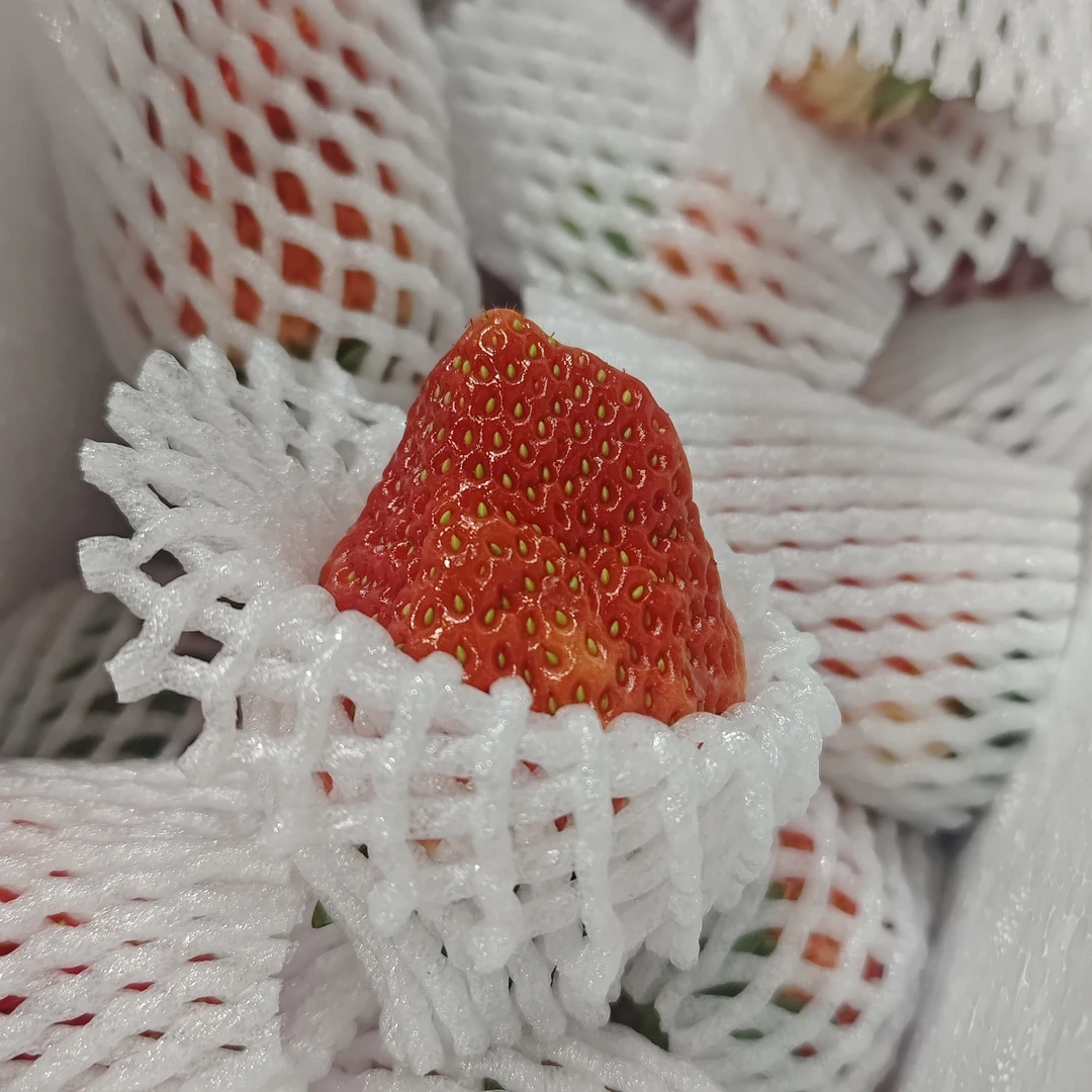99草莓带箱1.6斤左右