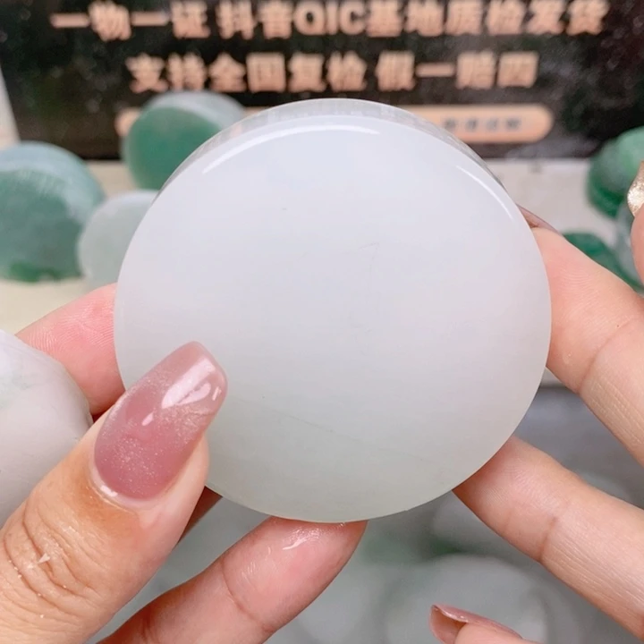 茅***哥石英质玉未镶嵌颈饰
