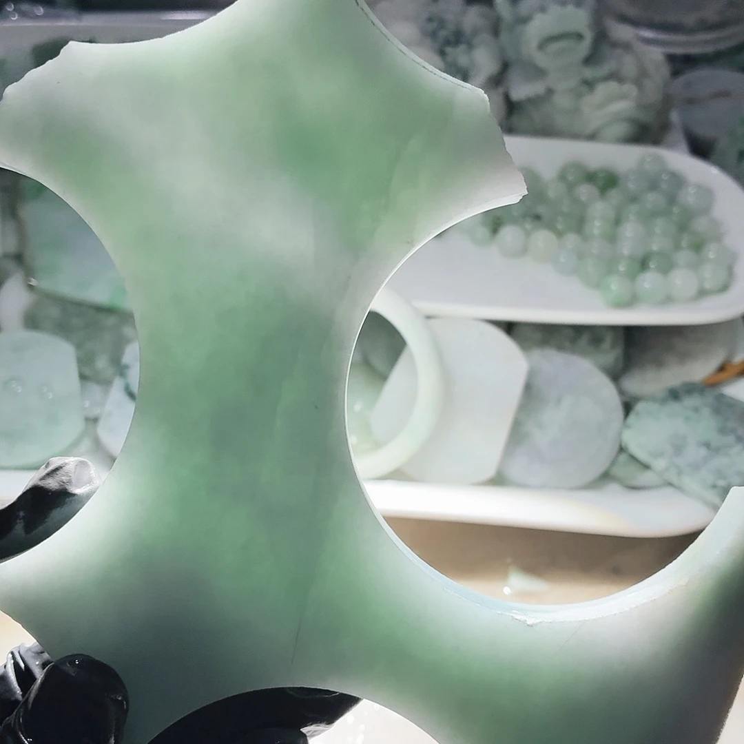 翡翠未镶嵌颈饰边角料