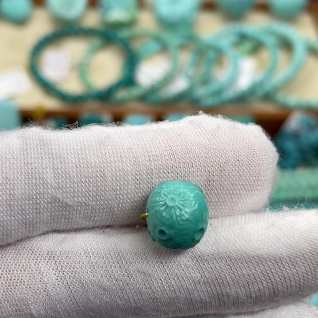 绿松石未镶嵌颈饰