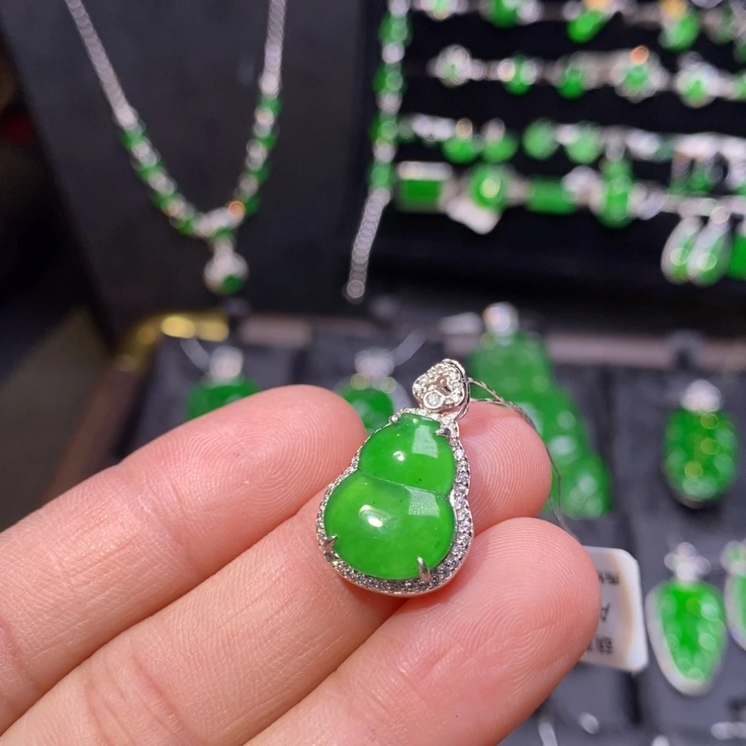 颈饰银S925镶嵌翡翠葫芦吊坠