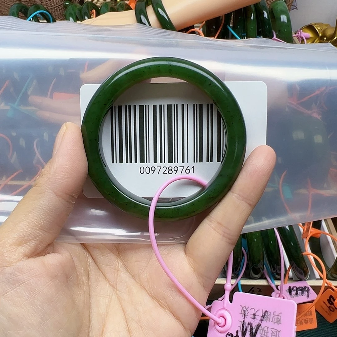 奥***莉和田玉手镯未镶嵌