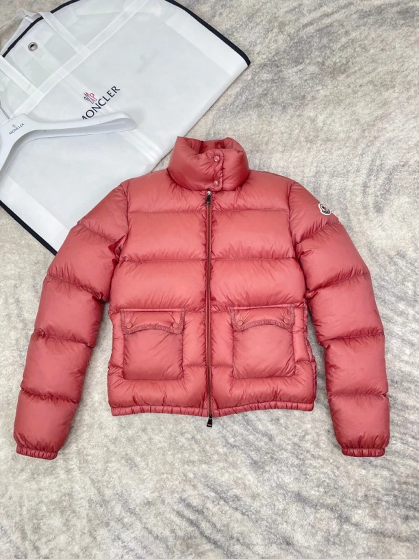 99新 MONCLER 粉色中厚款立领羽绒夹克 0码 1036