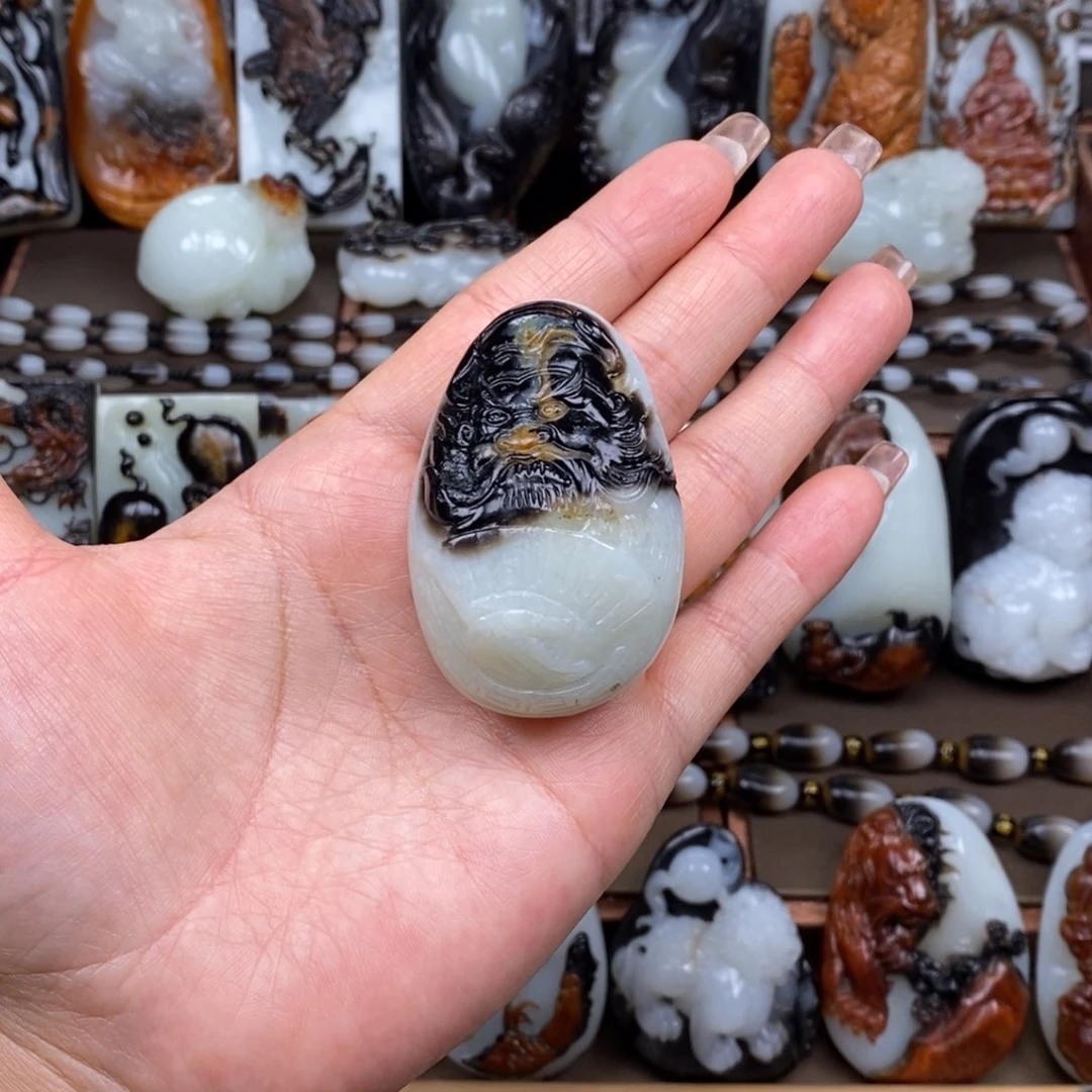 颈饰未镶嵌和田玉