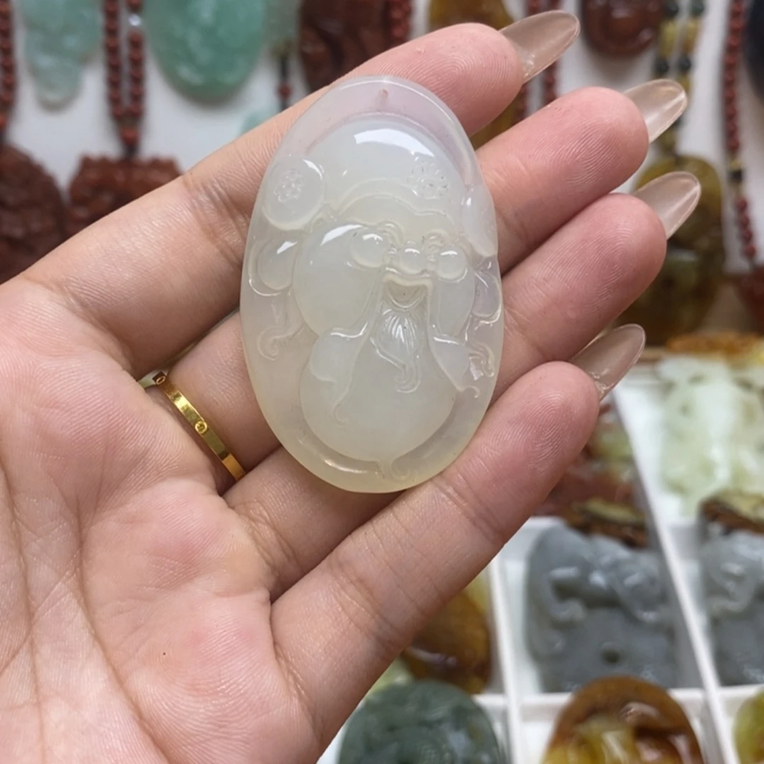 ⊙***在蛇纹石玉未镶嵌颈饰