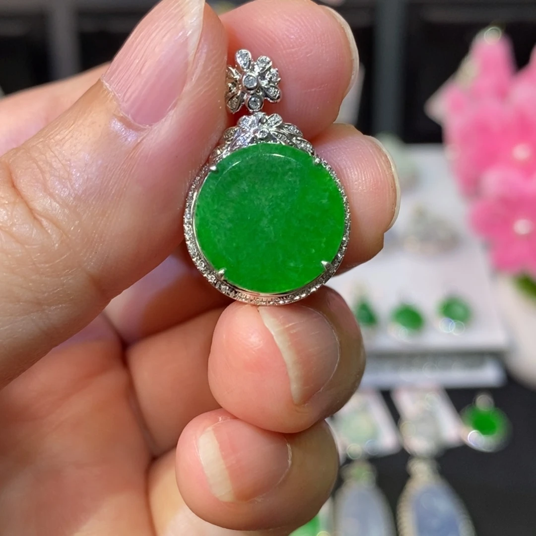 吊坠(不含链)18K金镶嵌翡翠