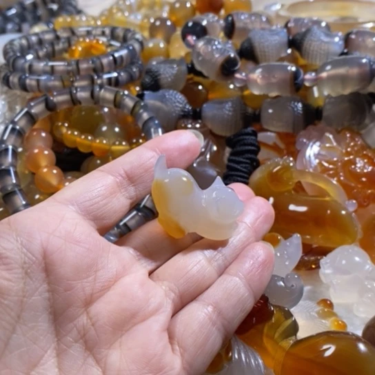 玛瑙/玉髓玛瑙吊坠未镶嵌