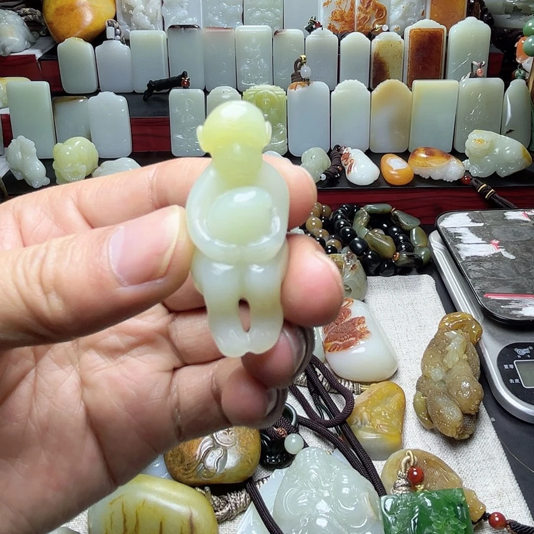 和田玉挂件未镶嵌魔**六