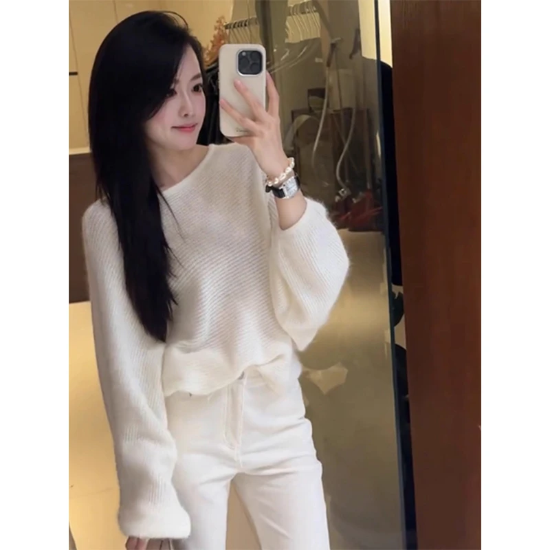 慵懒风气质宽松露肩白色针织衫女装2025秋季新款休闲百搭毛衣上衣