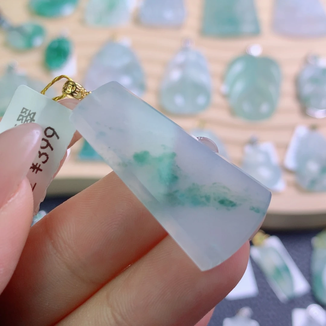 翡翠18K金镶嵌颈饰翡翠吊坠