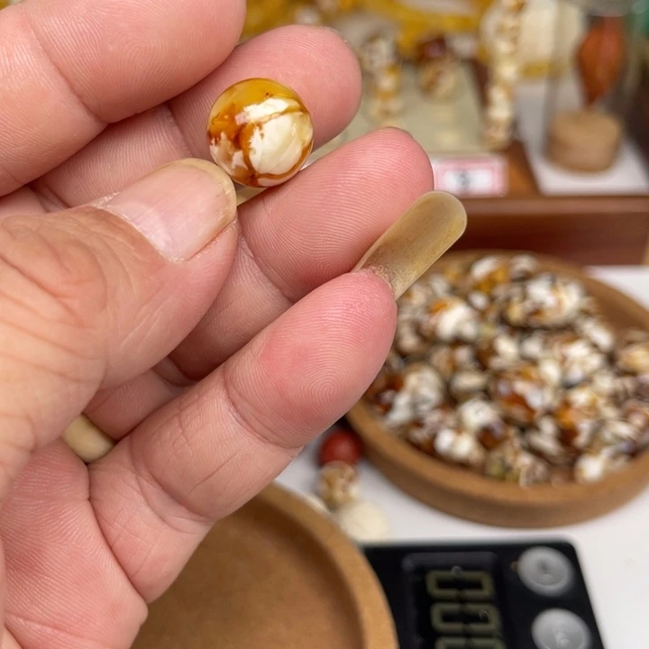 琥珀裸石未镶嵌斌*82号