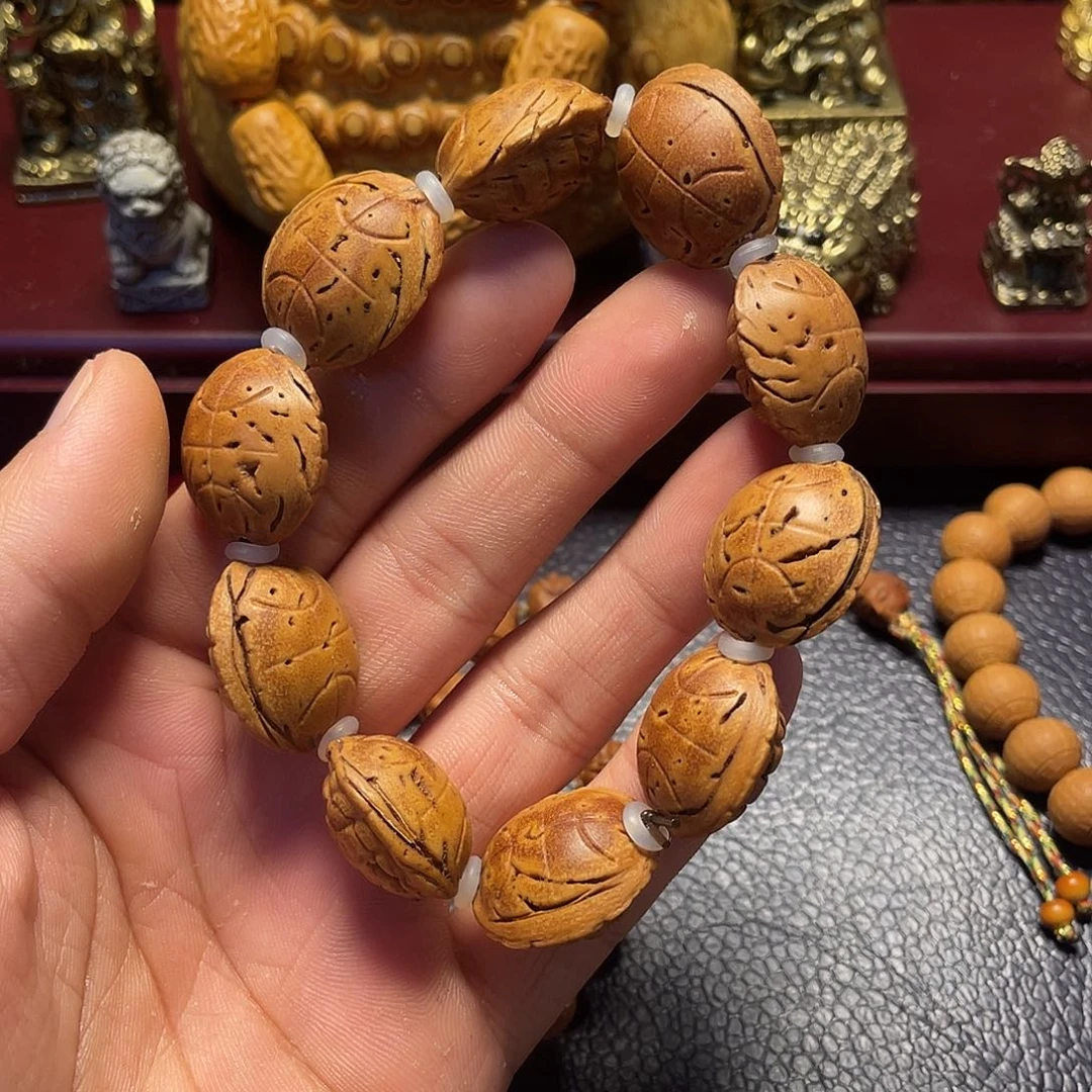 大桃核雕刻瑕疵富甲天下