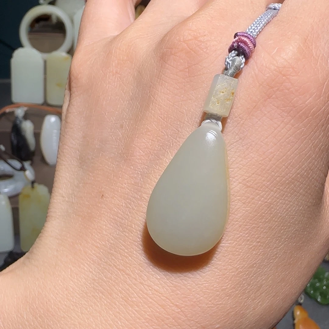 和田玉未镶嵌车挂