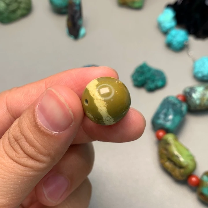 绿松石未镶嵌颈饰