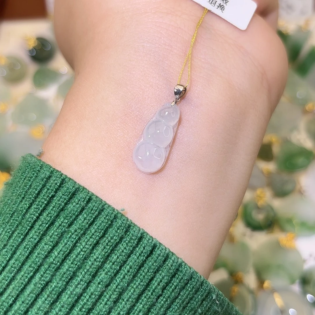 翡翠18K金镶嵌颈饰豆子