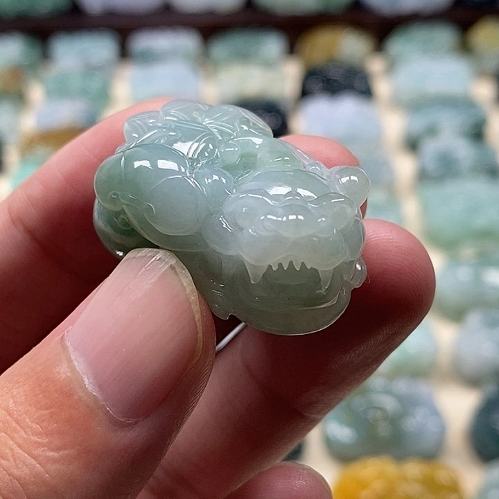 翡翠未镶嵌颈饰貔貅