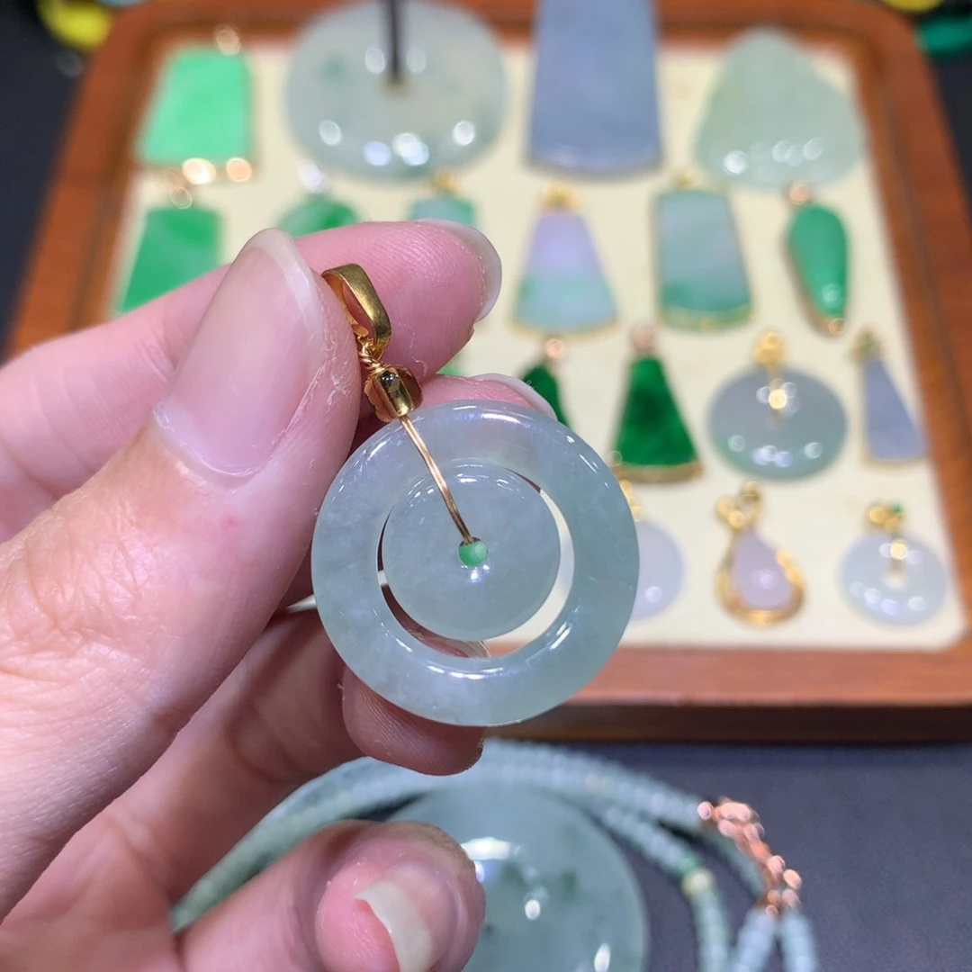 翡翠未镶嵌吊坠(不含链)