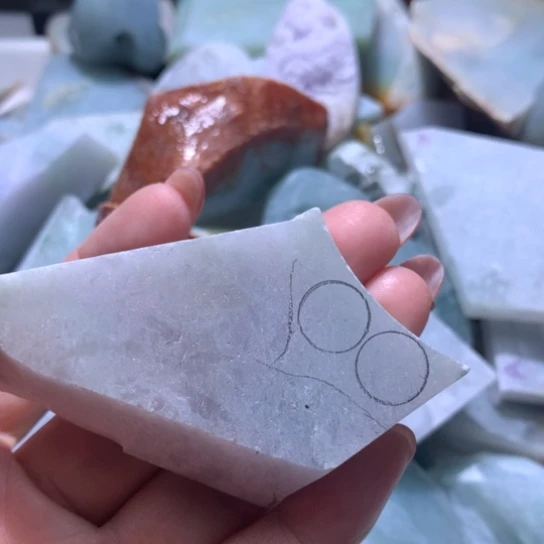 翡翠未镶嵌颈饰翡翠边角料