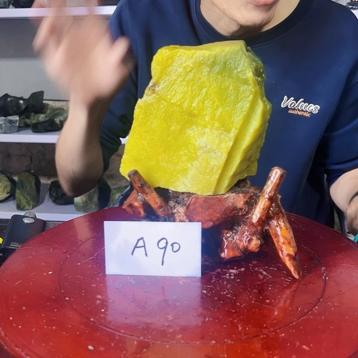 未镶嵌蛇纹石玉珠宝奇石