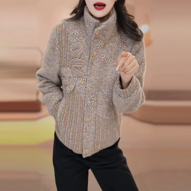 雪尼尔绒夹棉保暖短款外套女2025冬季新款时尚轻奢显瘦小个子上衣