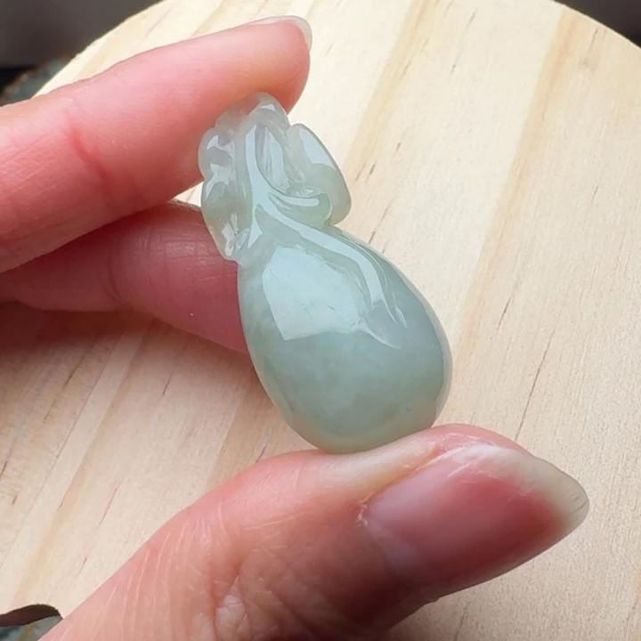 翡翠未镶嵌颈饰吊坠