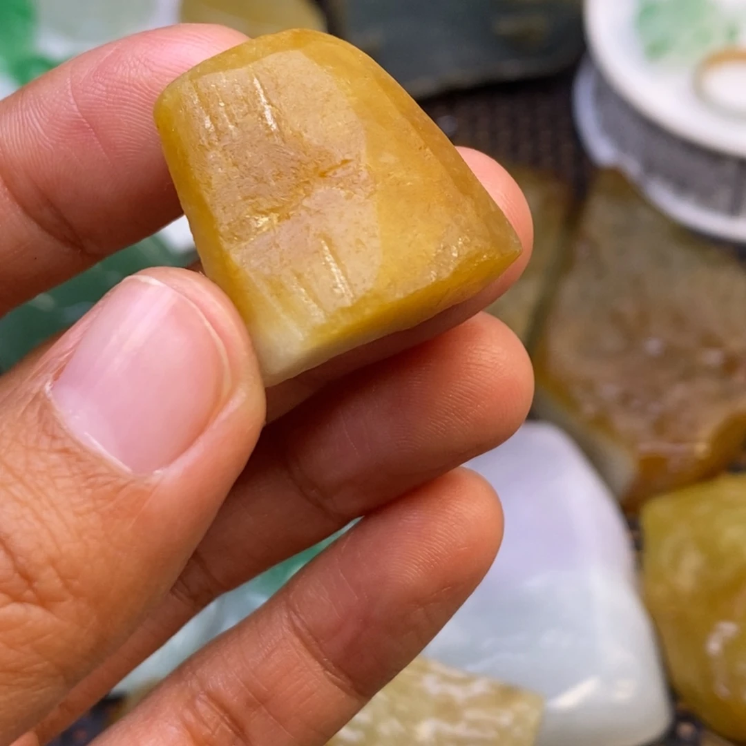 翡翠颈饰未镶嵌冬*翡翠