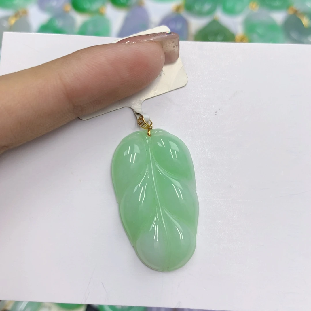 翡翠18K金镶嵌颈饰翡翠