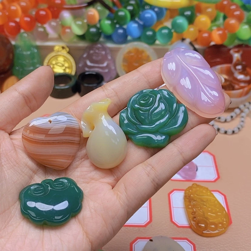 【闪购商品】玛瑙/玉髓颈饰未镶嵌一****鞋