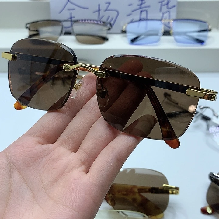 深茶色方圆款眼镜