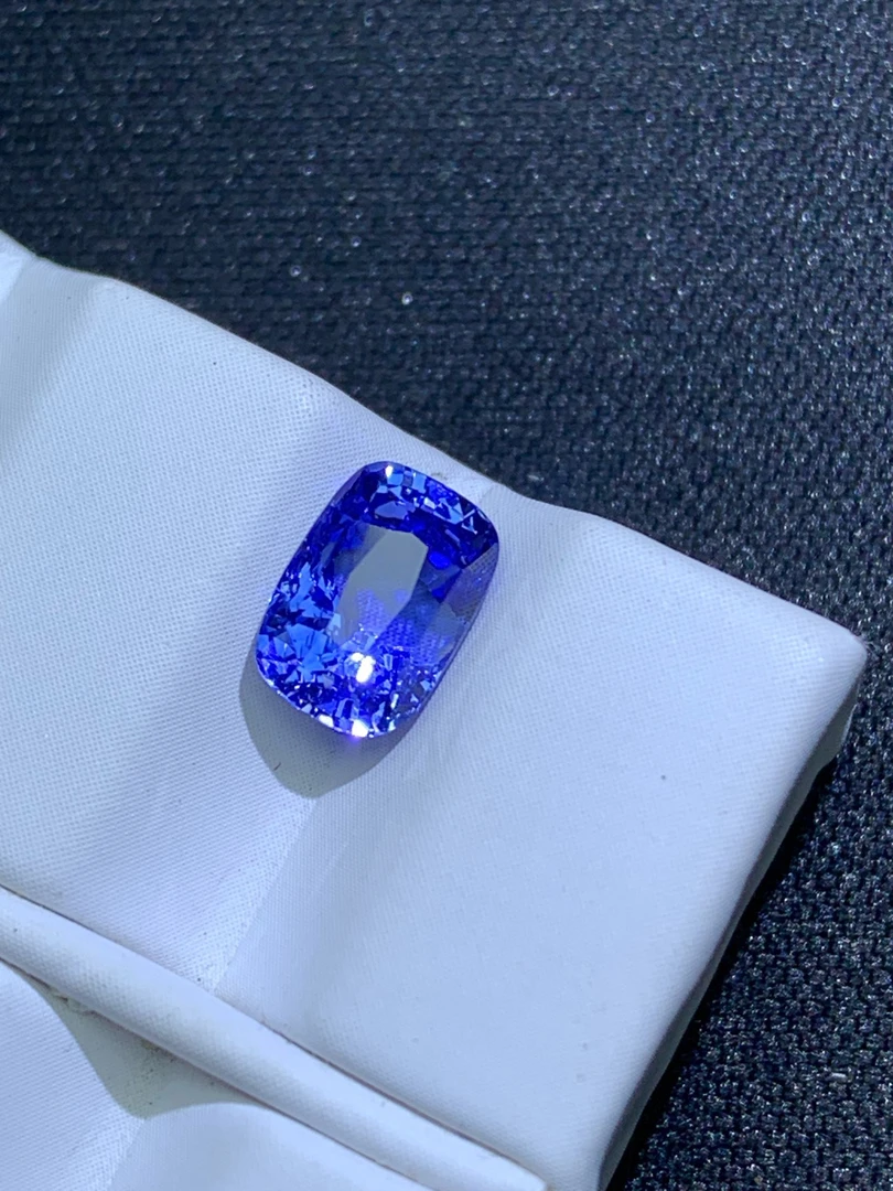 天然矢车菊色蓝宝石裸石1.55克拉