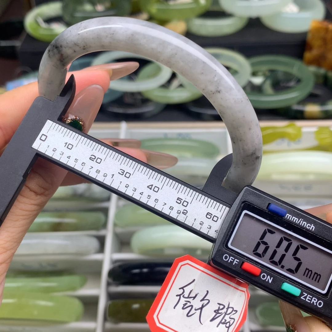 蛇纹石玉未镶嵌手镯588