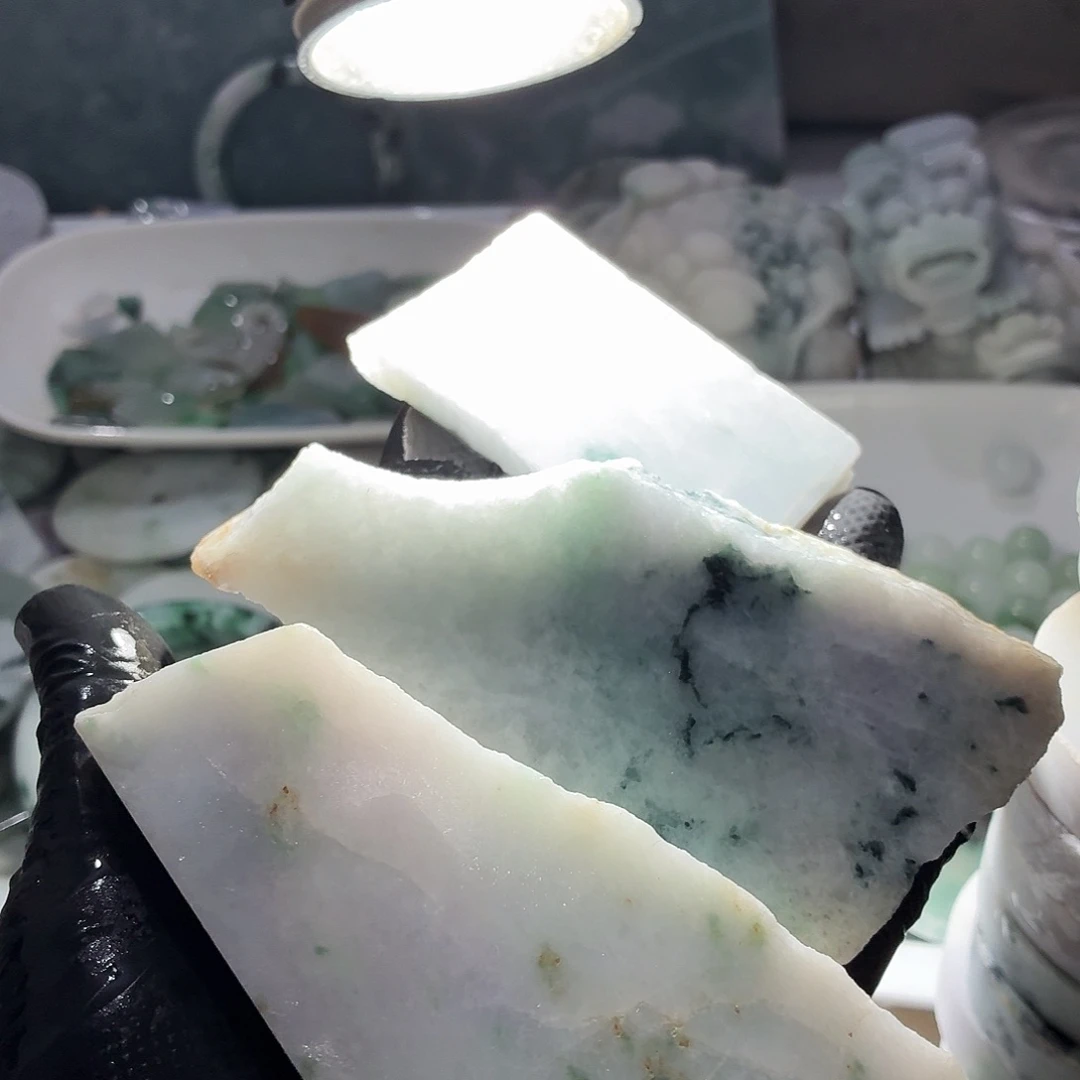翡翠未镶嵌颈饰边角料