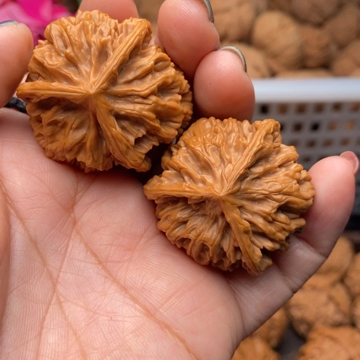 淞***把件文玩核桃野生帝王39尺核桃