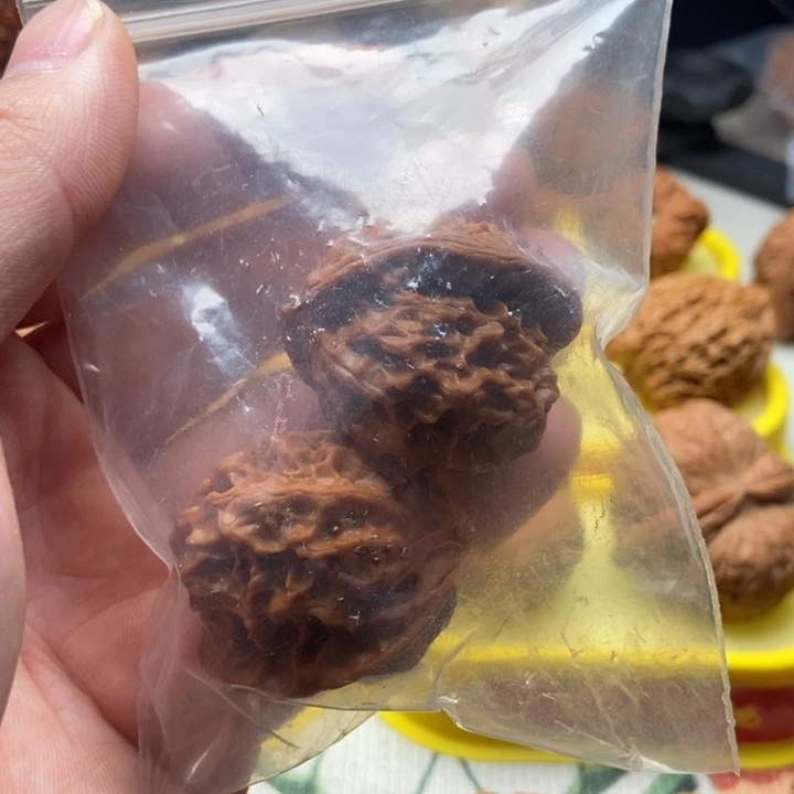 文玩核桃吊坠小*子龙鳞