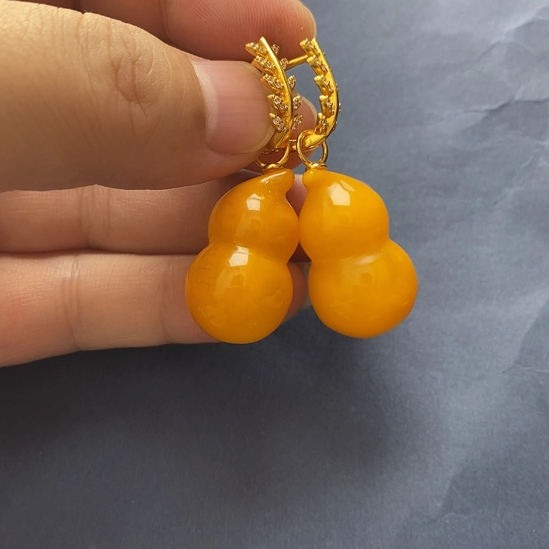 裸石琥珀未镶嵌耳坠