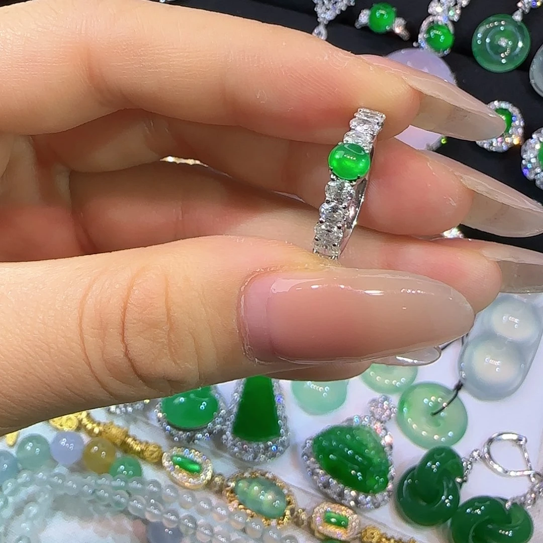 翡翠18K金镶嵌戒指