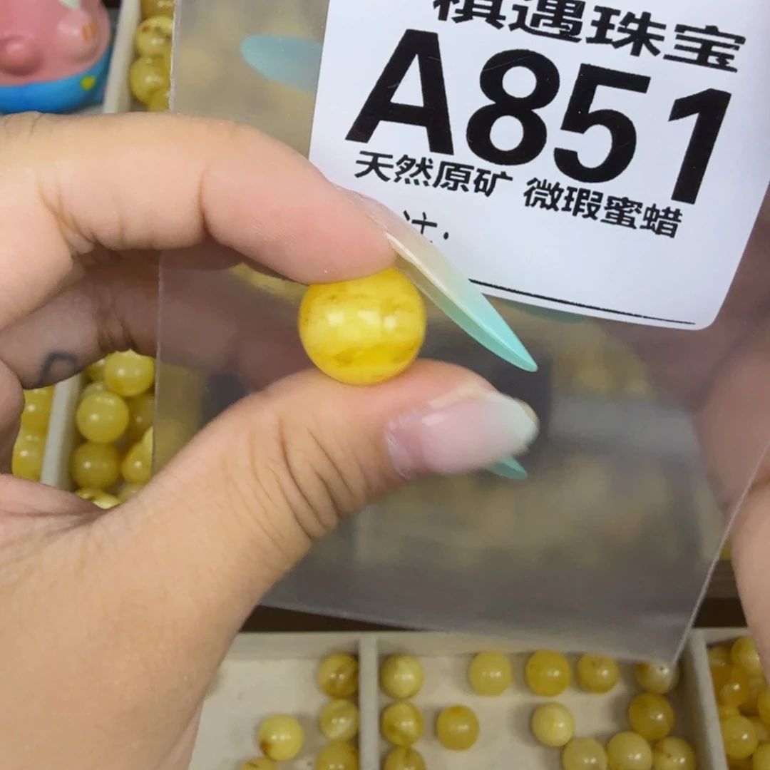 未镶嵌琥珀珠宝奇石