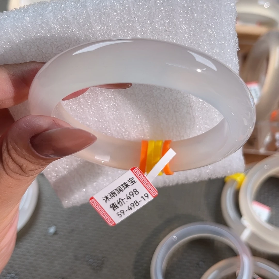 漂***易玛瑙/玉髓未镶嵌手镯