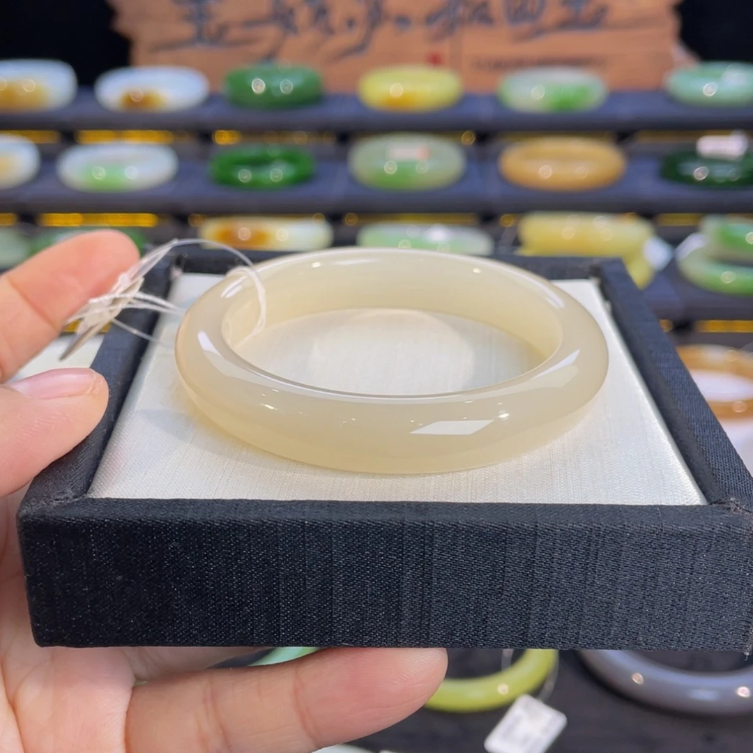 未镶嵌手镯和田玉-冰底藕粉54