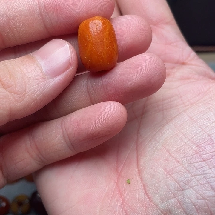 琥珀未镶嵌裸石老蜜蜡桶珠